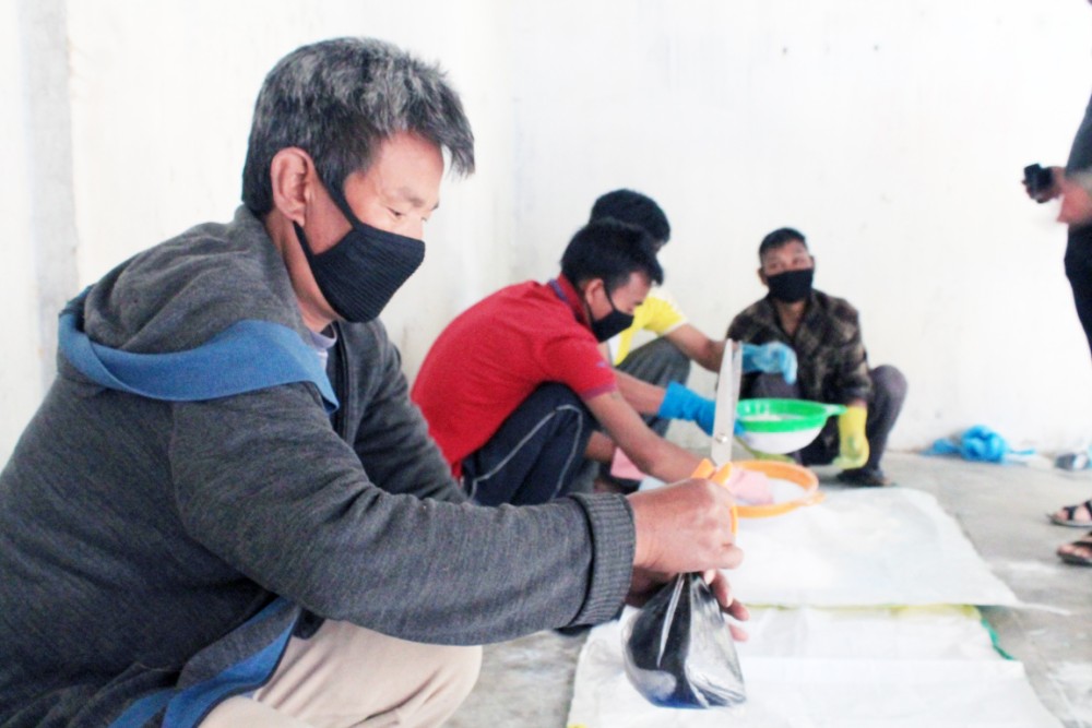 Inmates of Kohima District Jail making laundry detergent powders . (Morung Photo)